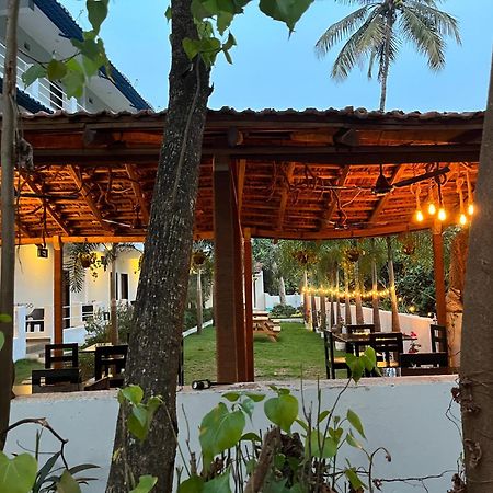 Hotel Fourteen Pods By The Sea à Morjim Extérieur photo