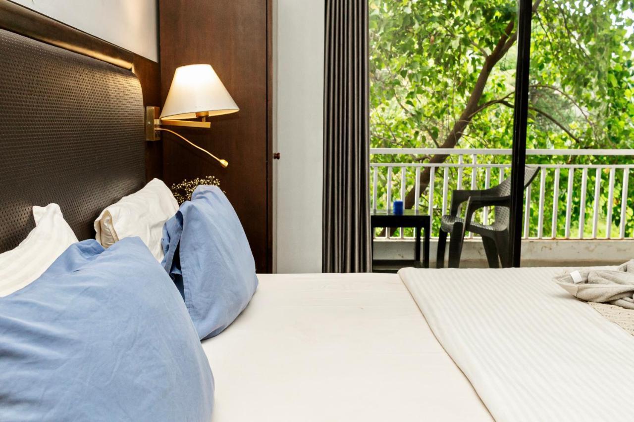 Hotel Fourteen Pods By The Sea à Morjim Extérieur photo