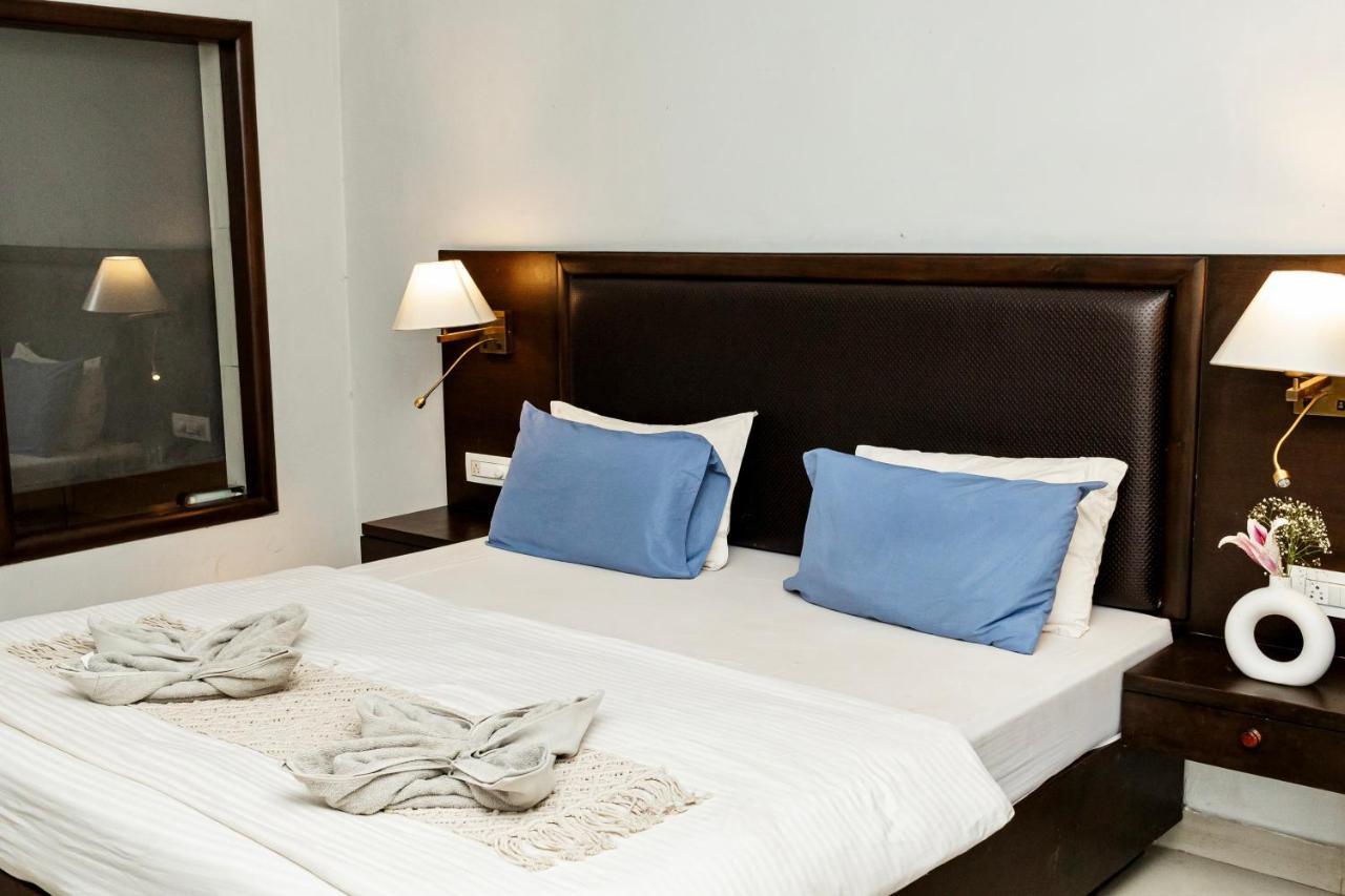 Hotel Fourteen Pods By The Sea à Morjim Extérieur photo