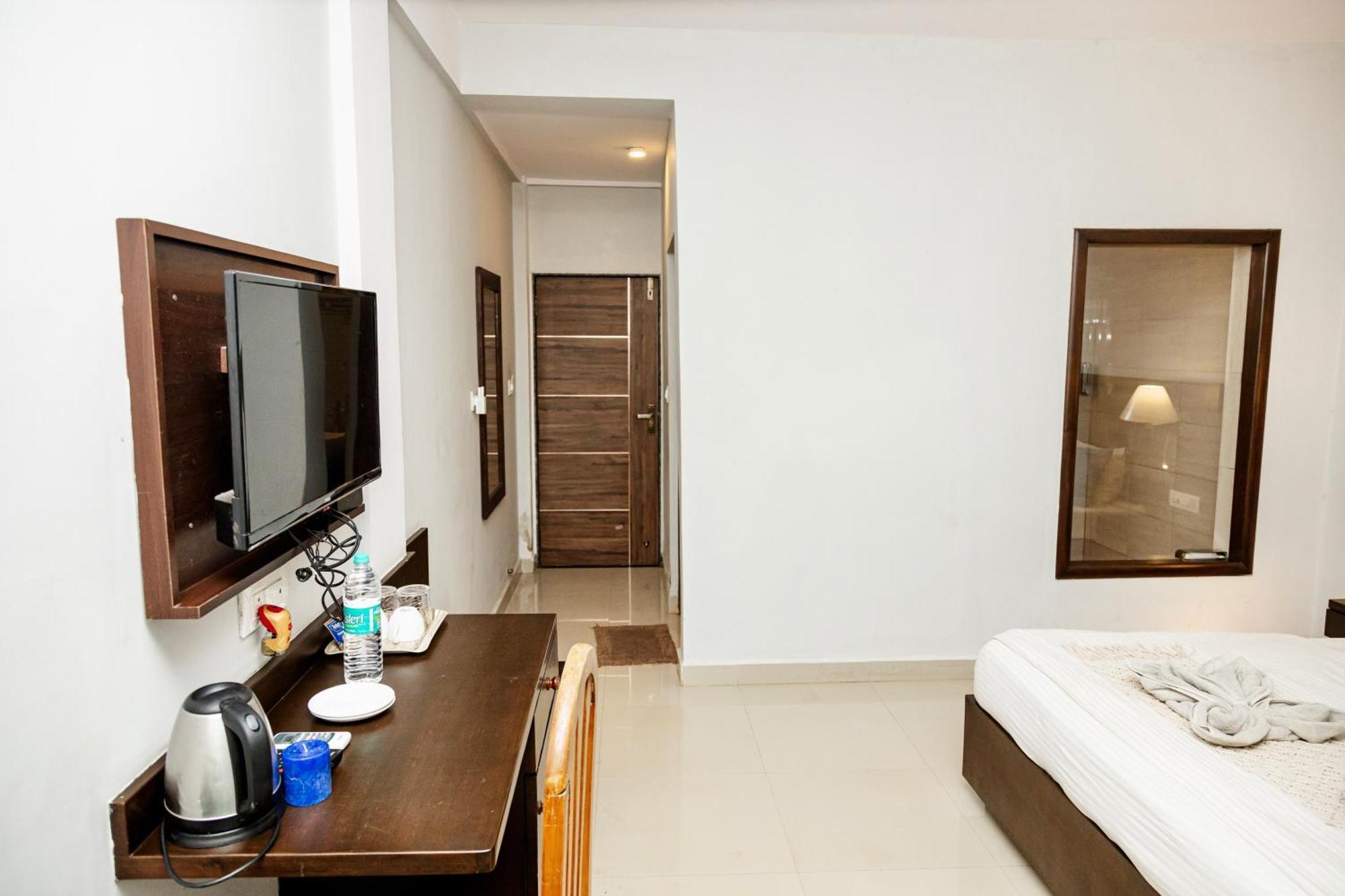 Hotel Fourteen Pods By The Sea à Morjim Extérieur photo